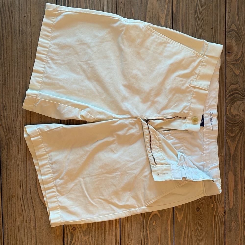 Men’s cream chino shorts size 32 7” inseam